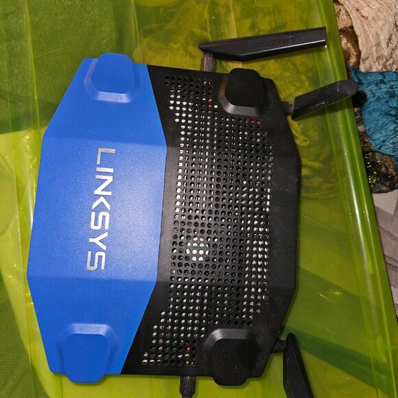Linksys WRT1900AC is a dual-band, 802.11ac router - Picture 5 of 7